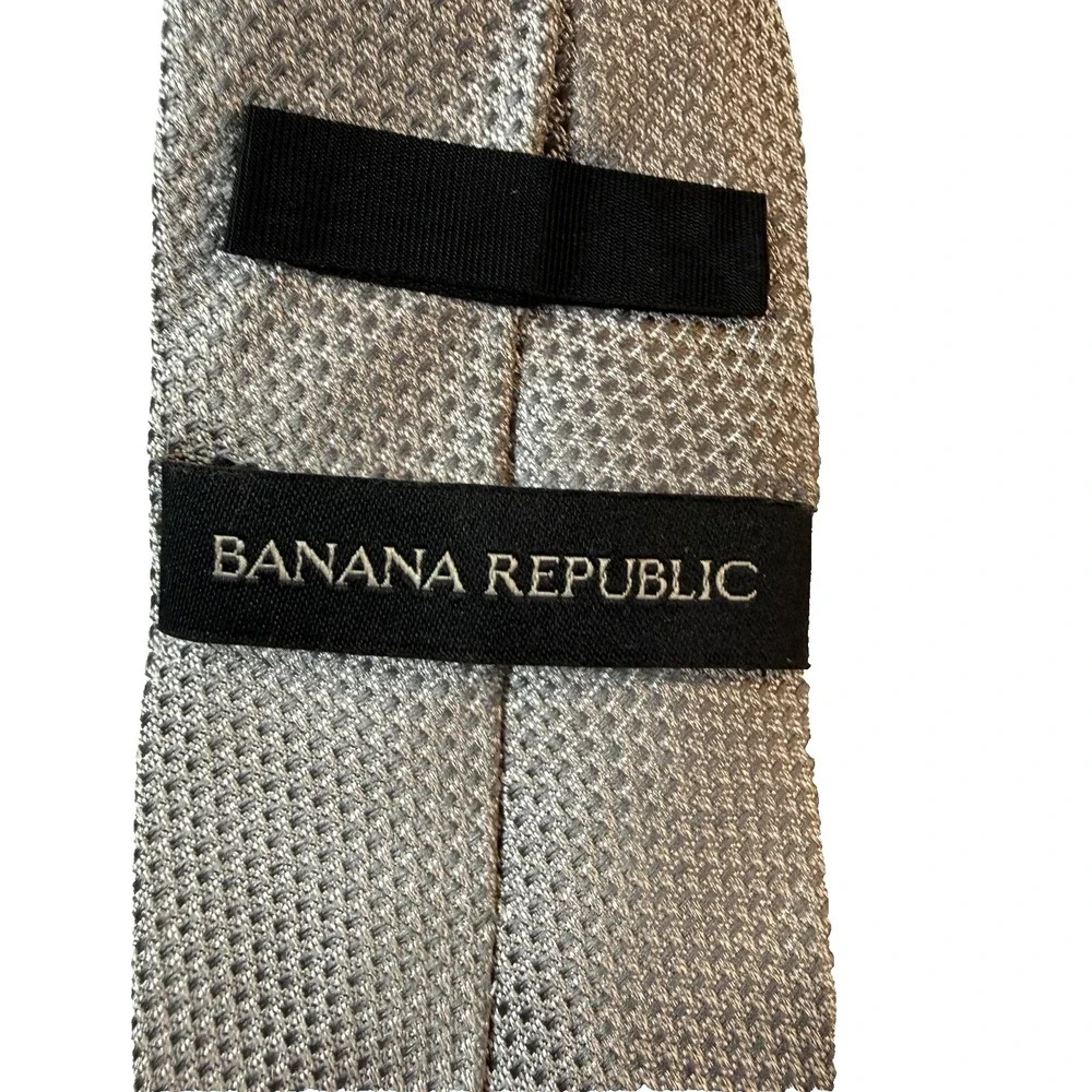 Banana Republic Tie Mens 100% Silk Gray Woven Geometric Necktie Textured Preppy